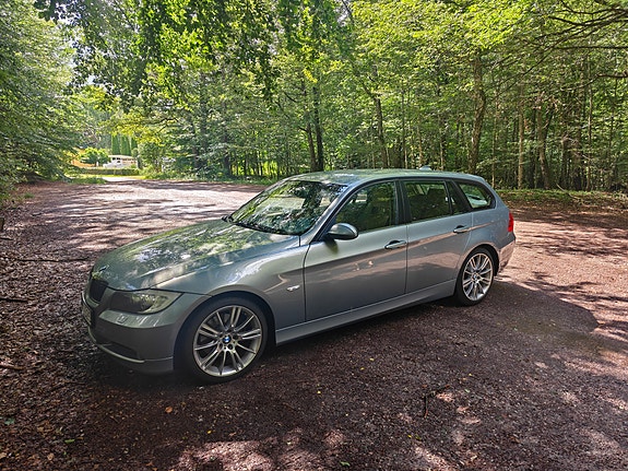 BMW 320d 2 of 5
