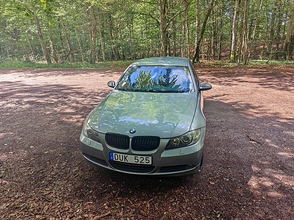 BMW 320d 3 of 5
