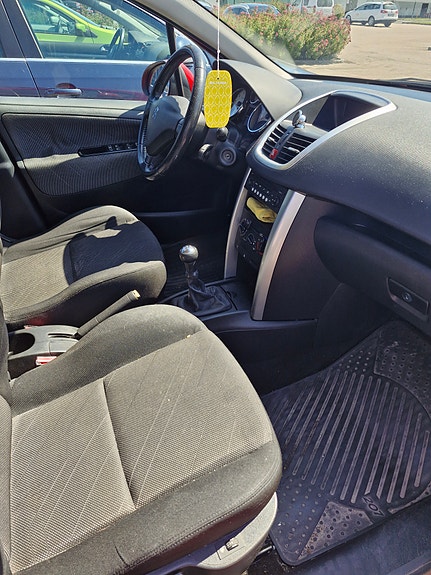Peugeot 207 SW 2 of 5
