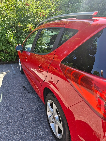 Peugeot 207 SW 6 of 7