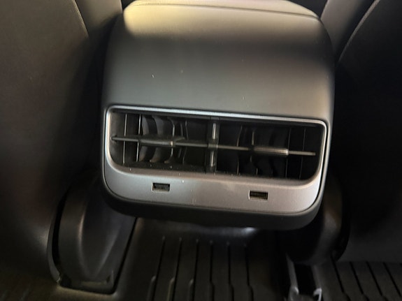 Tesla Model 3 11 of 17