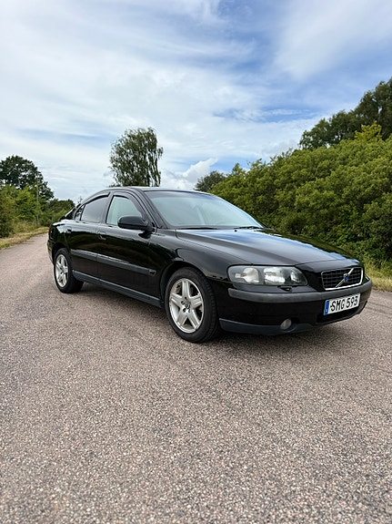 Volvo S60 2 of 5