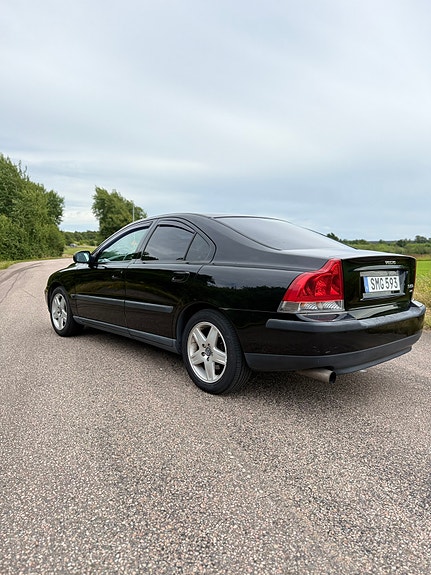 Volvo S60 4 of 5
