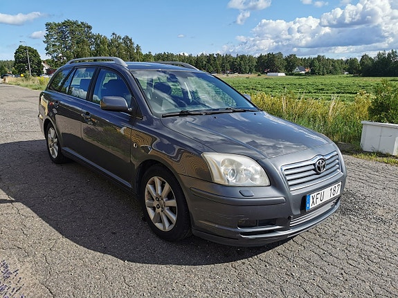 Toyota Avensis 4 of 5