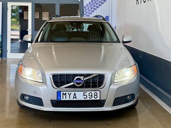 Volvo V70 6 of 21