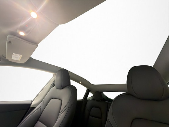 Tesla Model Y 29 of 30