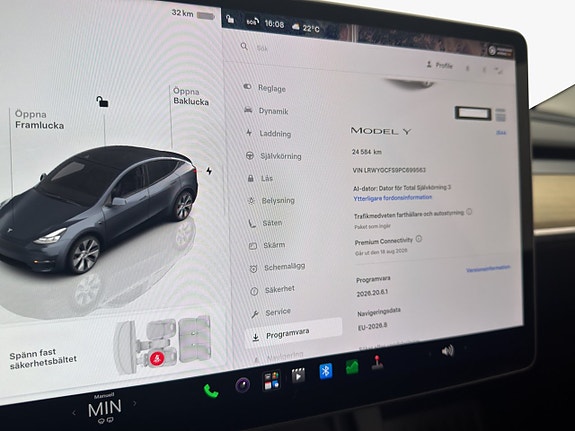 Tesla Model Y 25 of 30