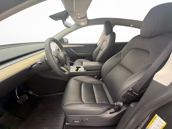 Tesla Model Y 11 of 30