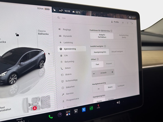 Tesla Model Y 24 of 30