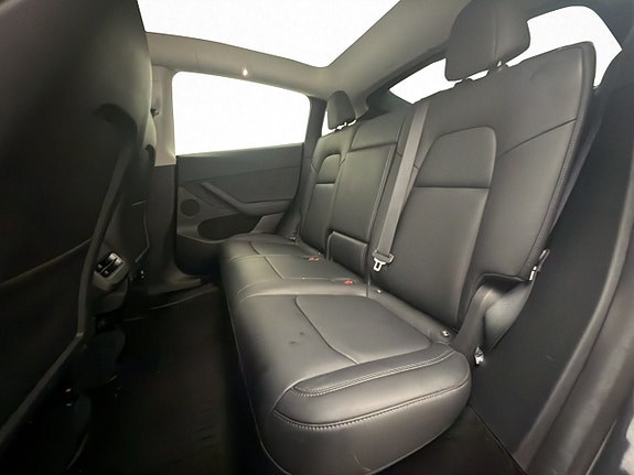 Tesla Model Y 15 of 30