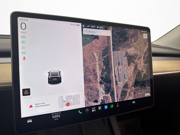 Tesla Model Y 21 of 30