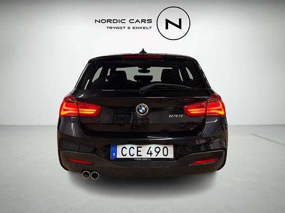 BMW 120i 3 of 5