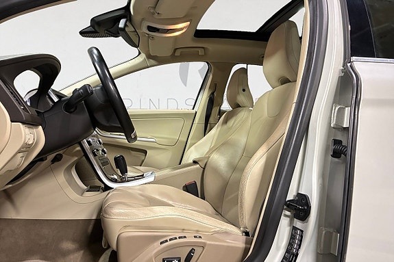 Volvo XC60 3 of 5