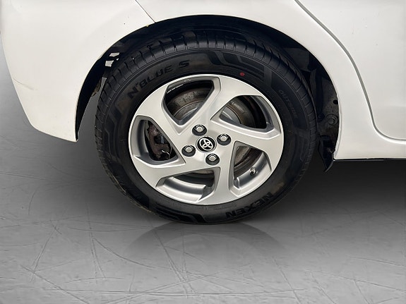 Toyota Yaris 23 of 26