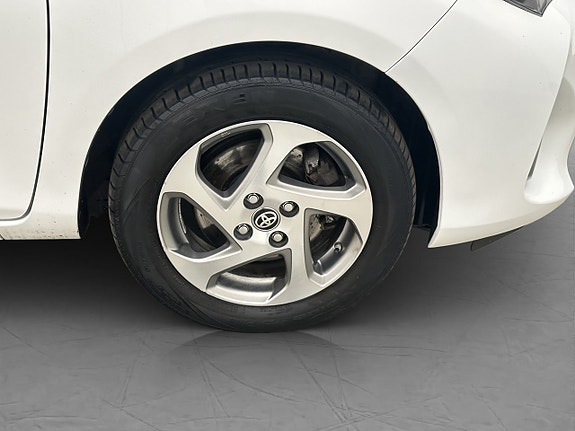Toyota Yaris 24 of 26