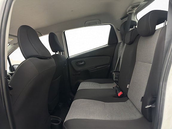 Toyota Yaris 21 of 26
