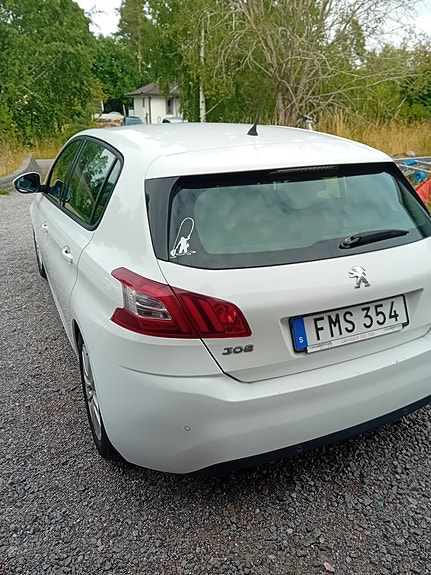 Peugeot 308 4 of 5