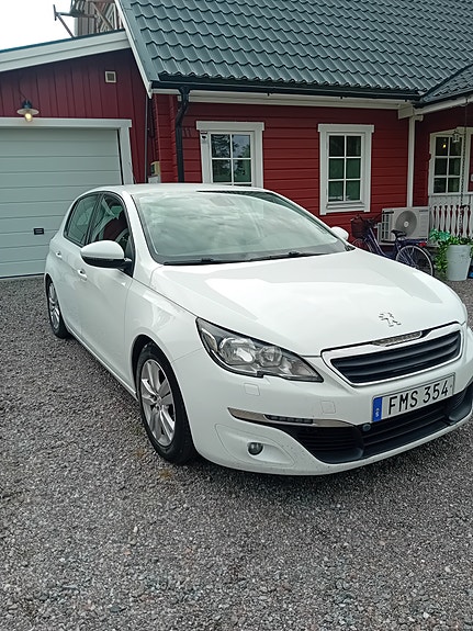 Peugeot 308 2 of 5