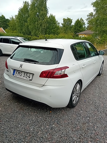 Peugeot 308 3 of 5