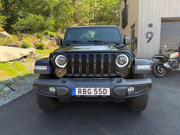 Jeep Wrangler Unlimited 2 of 5