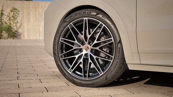 Porsche Cayenne 5 of 5