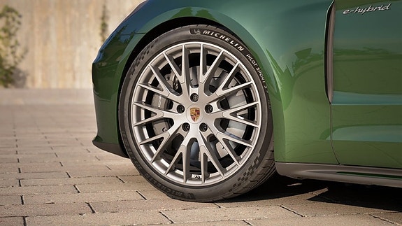 Porsche Panamera 4 5 of 5