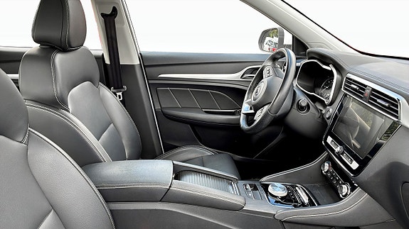 MG ZS 3 of 5