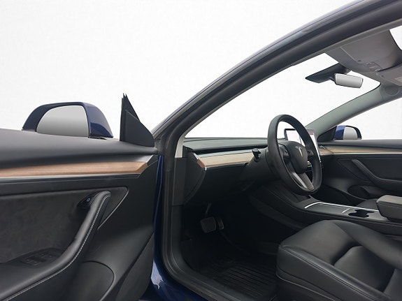 Tesla Model 3 11 of 30