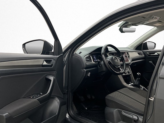 Volkswagen T-Roc 13 of 26