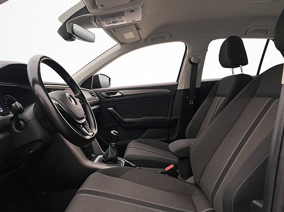 Volkswagen T-Roc 14 of 26
