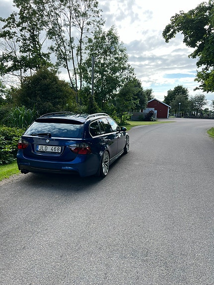 BMW 325d 4 of 5
