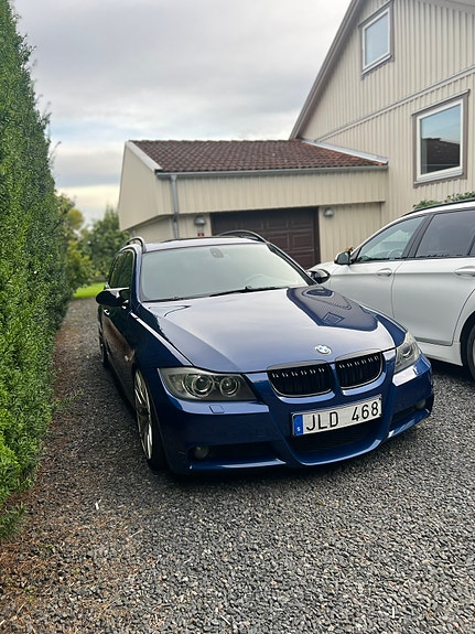 BMW 325d 3 of 5