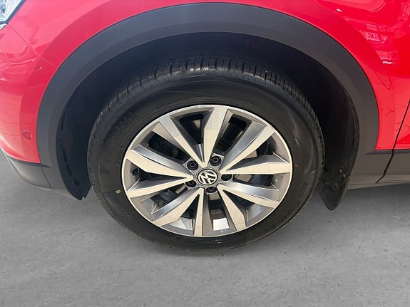 Volkswagen T-Roc 8 of 26