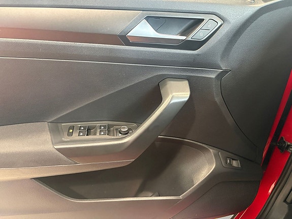 Volkswagen T-Roc 24 of 26
