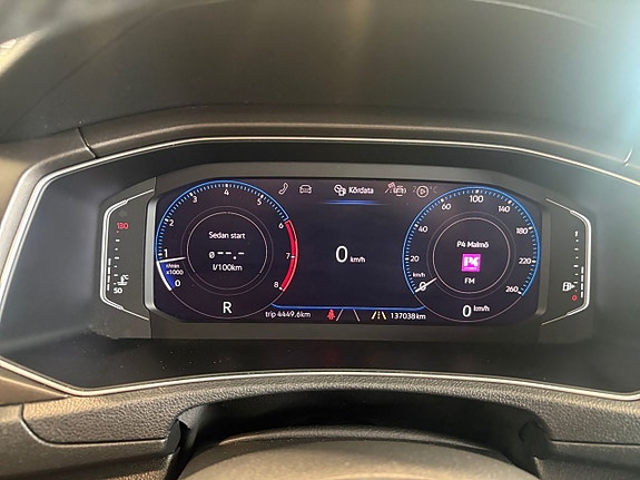 Volkswagen T-Roc 13 of 26