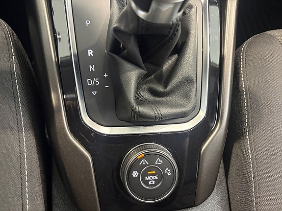 Volkswagen T-Roc 25 of 26
