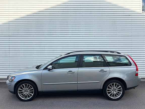 Volvo V50 2 of 5