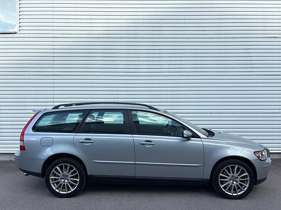 Volvo V50 3 of 5