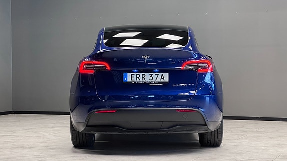 Tesla Model Y 18 of 19