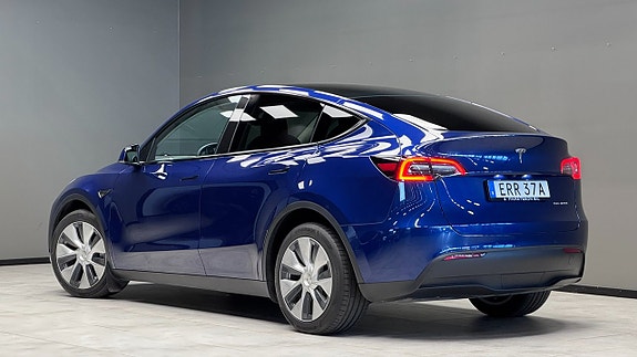 Tesla Model Y 17 of 19