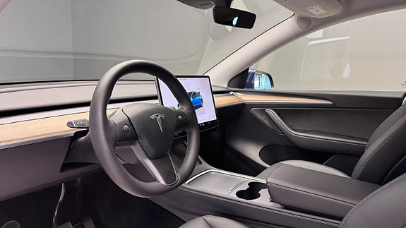 Tesla Model Y 6 of 19