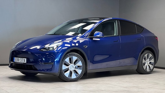 Tesla Model Y 14 of 19