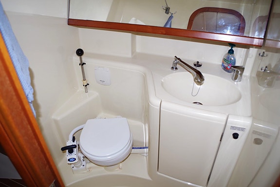Dufour 385 Grand Large 11 of 24