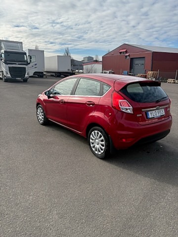 Ford Fiesta 2 of 5