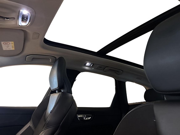 Volvo XC60 14 of 21