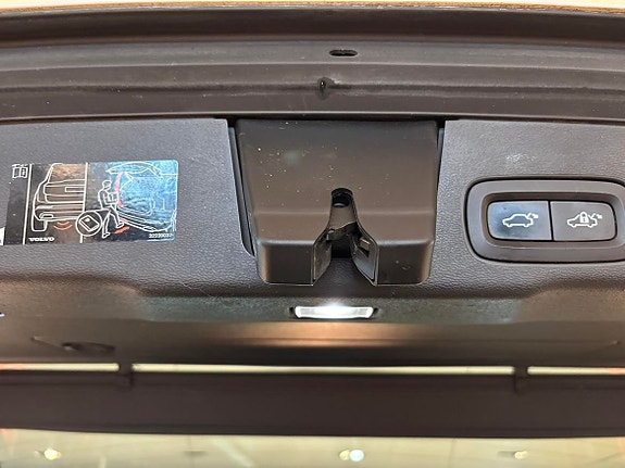 Volvo XC60 13 of 21