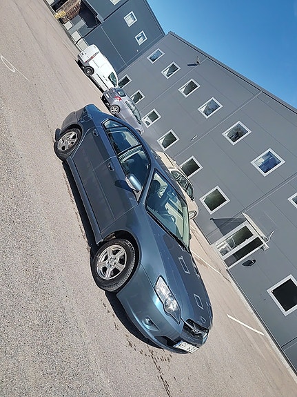 Subaru Legacy 2 of 4