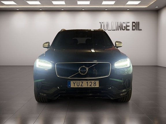 Volvo XC90 8 of 26