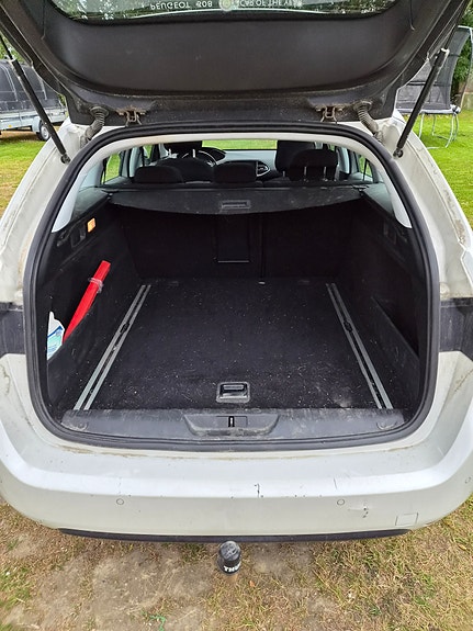 Peugeot 308 SW 4 of 5