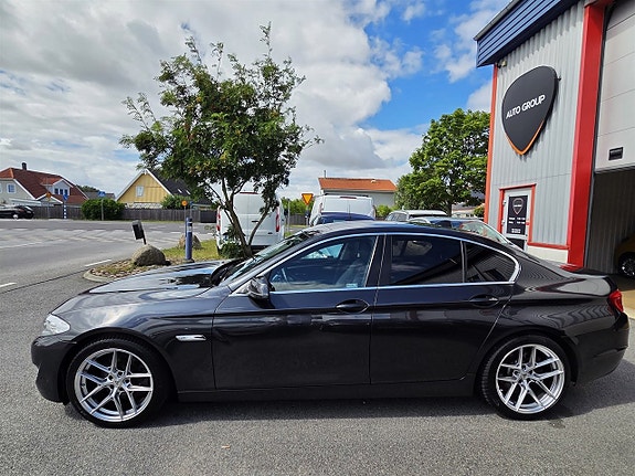 BMW 520 2 of 5